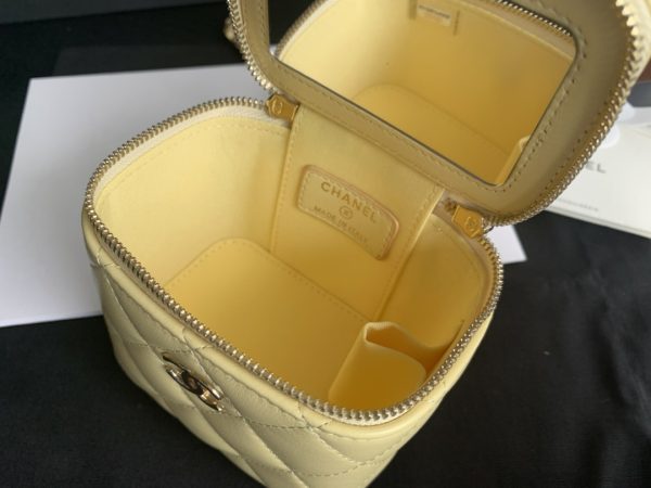 Chanel 22 Yellow Ap2198 Replica Handbag - Image 3