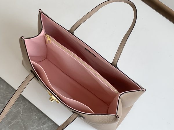 LV Lockme Shopper Replica M58927 - Stylish & Authentic Design - Image 9
