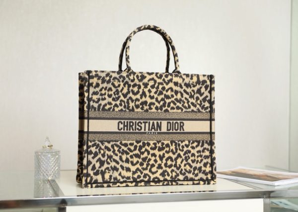 Replica Dior Book Tote Large Beige Mizza Embroidery M1286Zrhm_M918 - Image 9