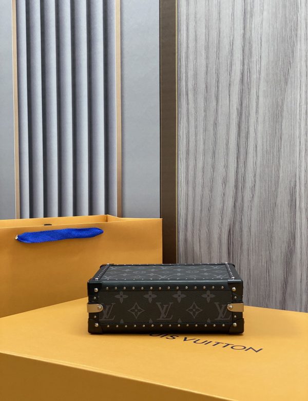 Replica Louis Vuitton Monogram Clutch M20251 - Image 2