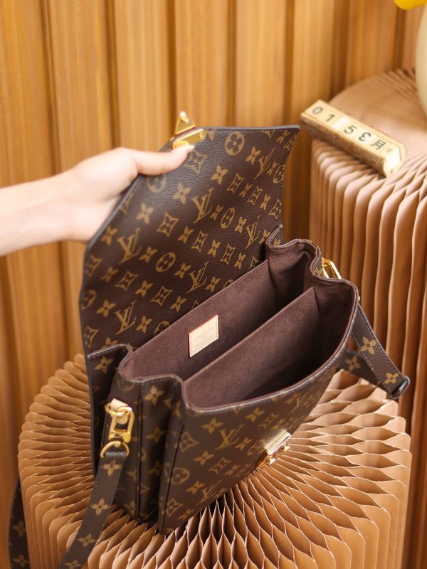 Replica LV Pochette Metis East West M44875 Handbag - Image 9