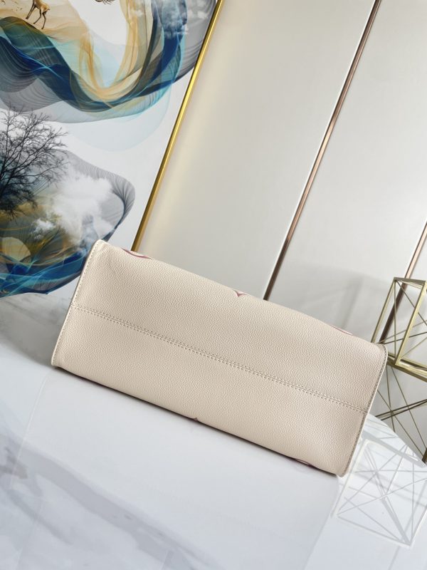 Replica LV Onthego MM Tote Bag M21575 - Stylish & Elegant Design - Image 5