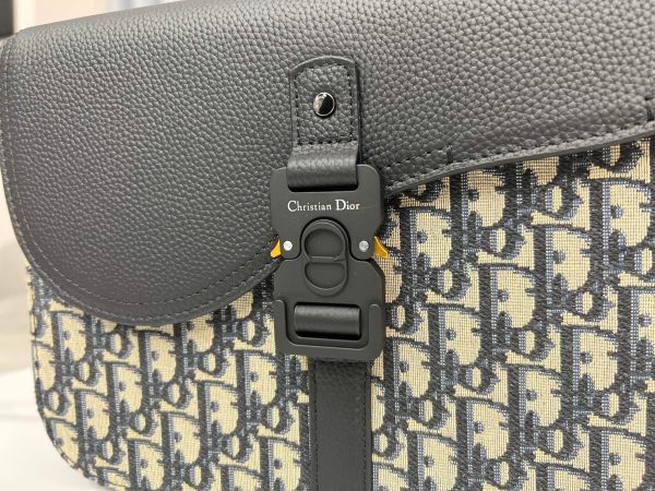 Replica Dior Saddle A5 Pouch – Stylish & Compact Design - Image 9