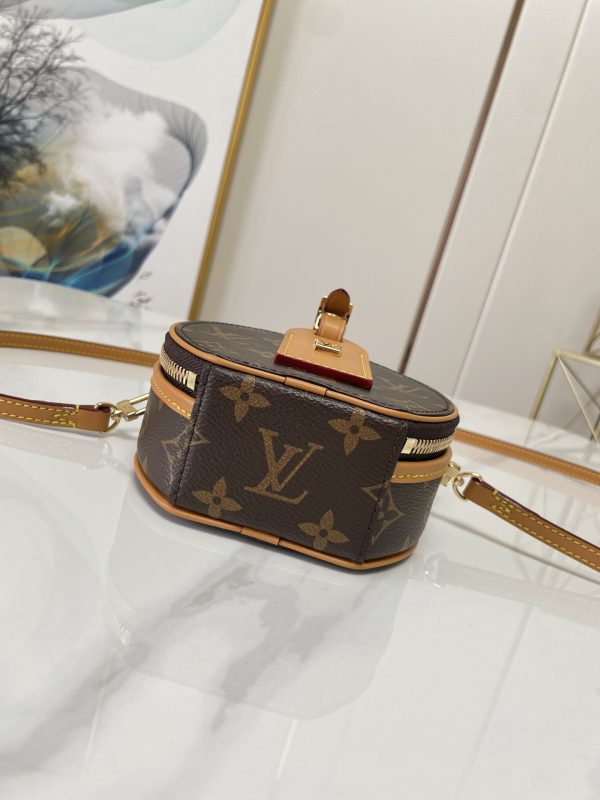 Replica LV Boite Chapeau M44699 Handbag – Stylish & Elegant - Image 5