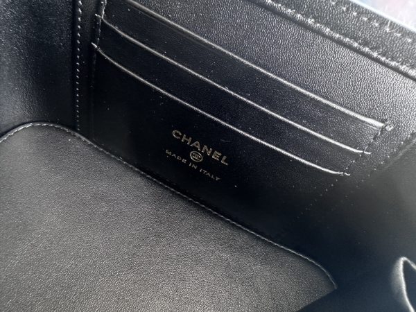 Replica Chanel Black Vanity Case Ap3204 - Image 4