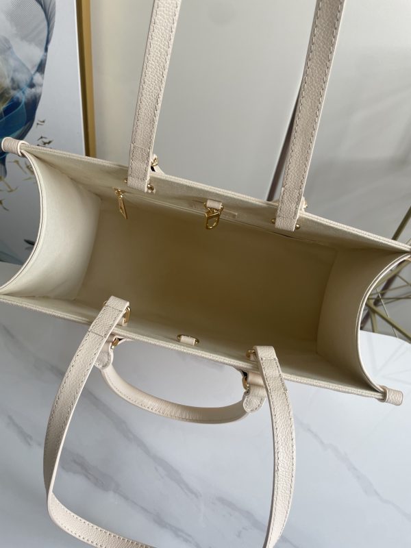 Replica LV Onthego MM Tote Bag M21575 - Stylish & Elegant Design - Image 3
