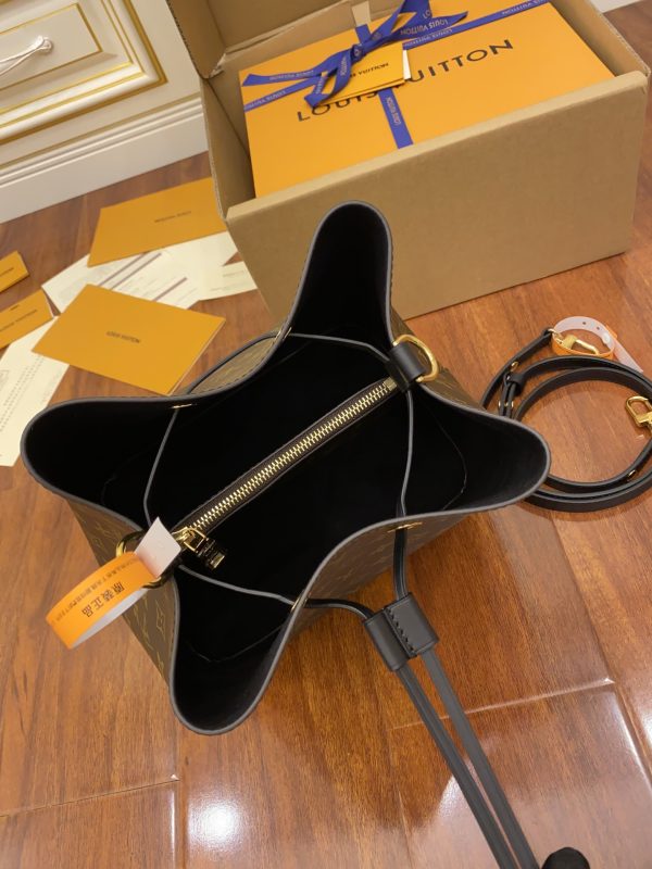 Replica Louis Vuitton NeoNoé MM M44020 Bag - Image 3