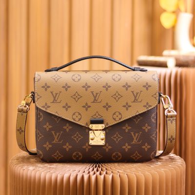 Louis Vuitton Pochette Metis East West Replica M44876