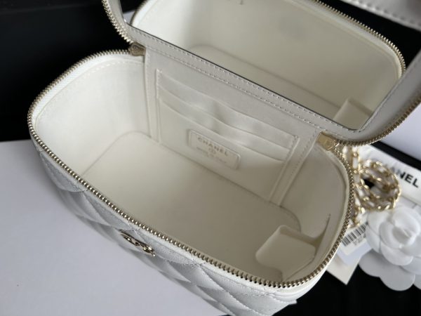 Replica Chanel 22 Handbag - White Ap2199 Elegance - Image 7