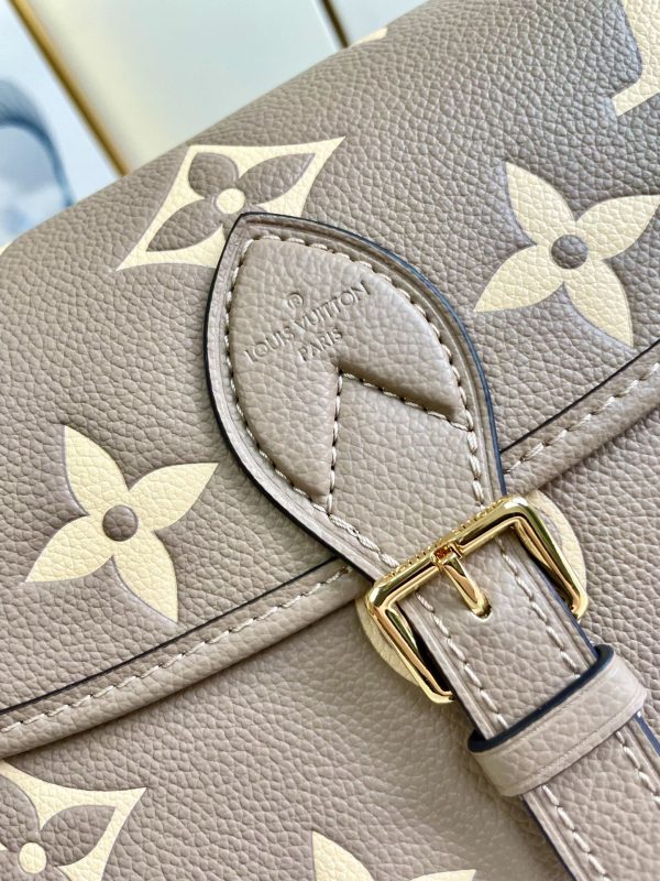 Replica Louis Vuitton Diane M46583 Crossbody Bag - Image 6
